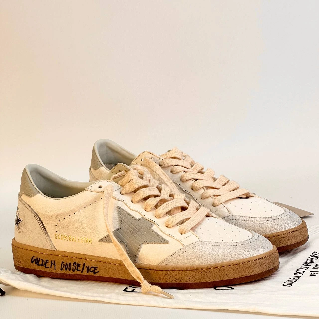Уход за кроссовками Golden Goose: полное руководство